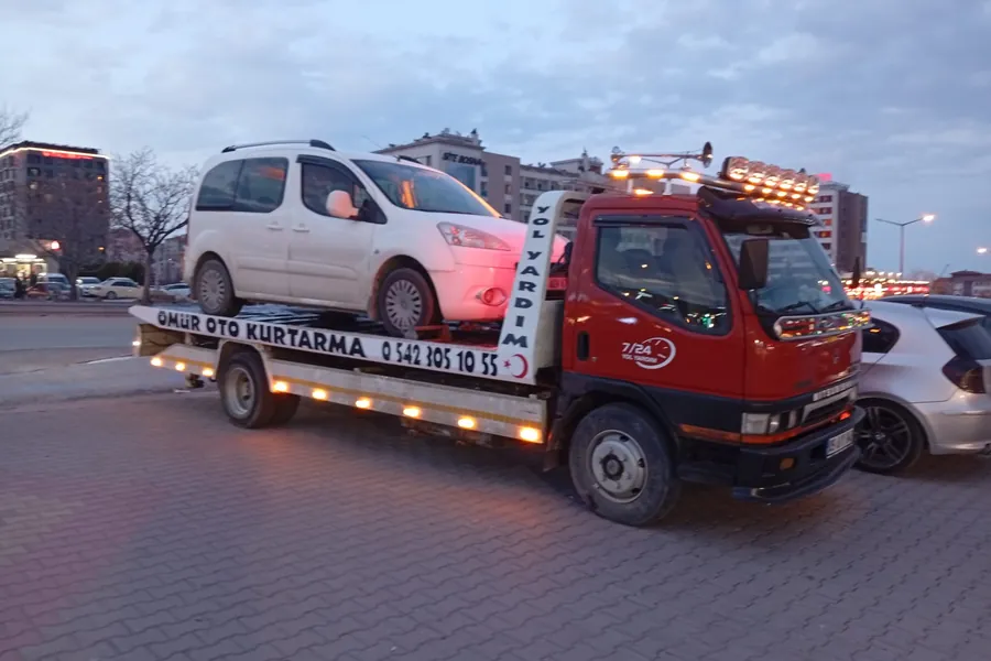 Ömür Oto Kurtarma yol yardım aracı